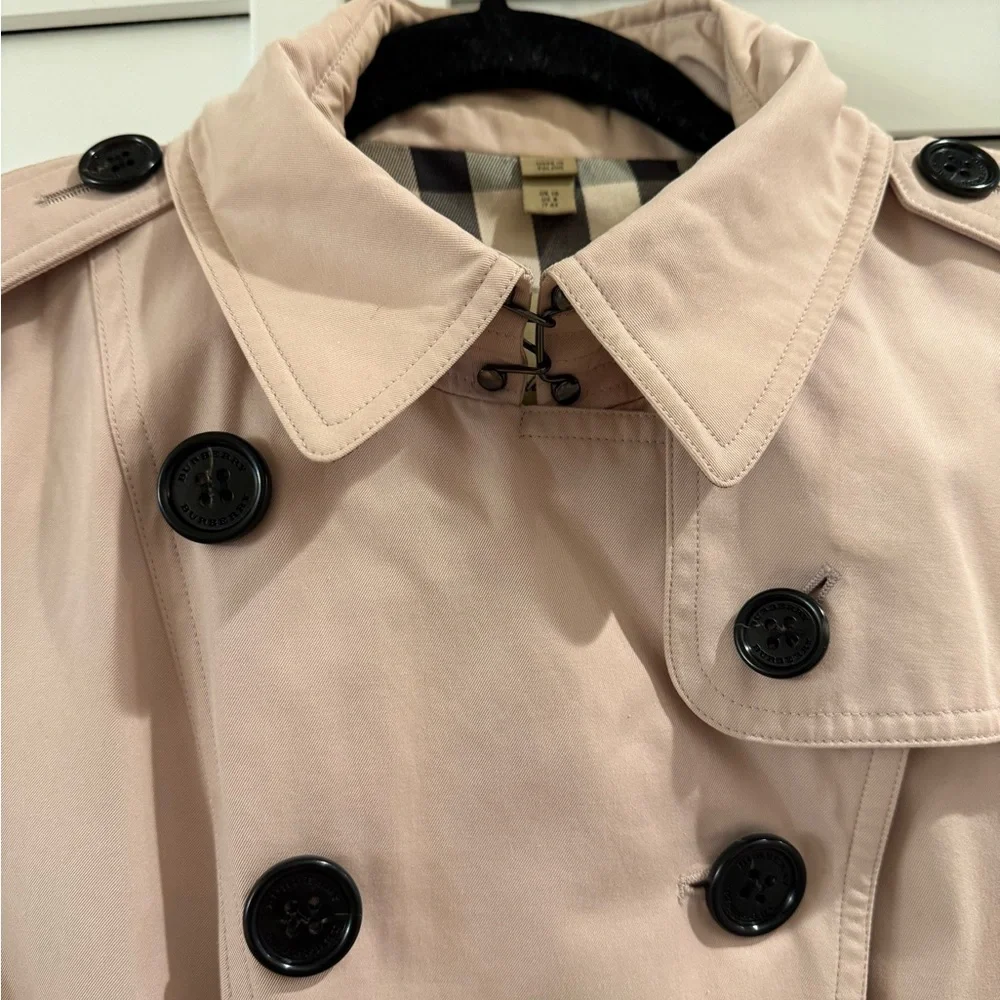 Authentic Burberry Light Pink Trench Coat - Picture 4 of 15